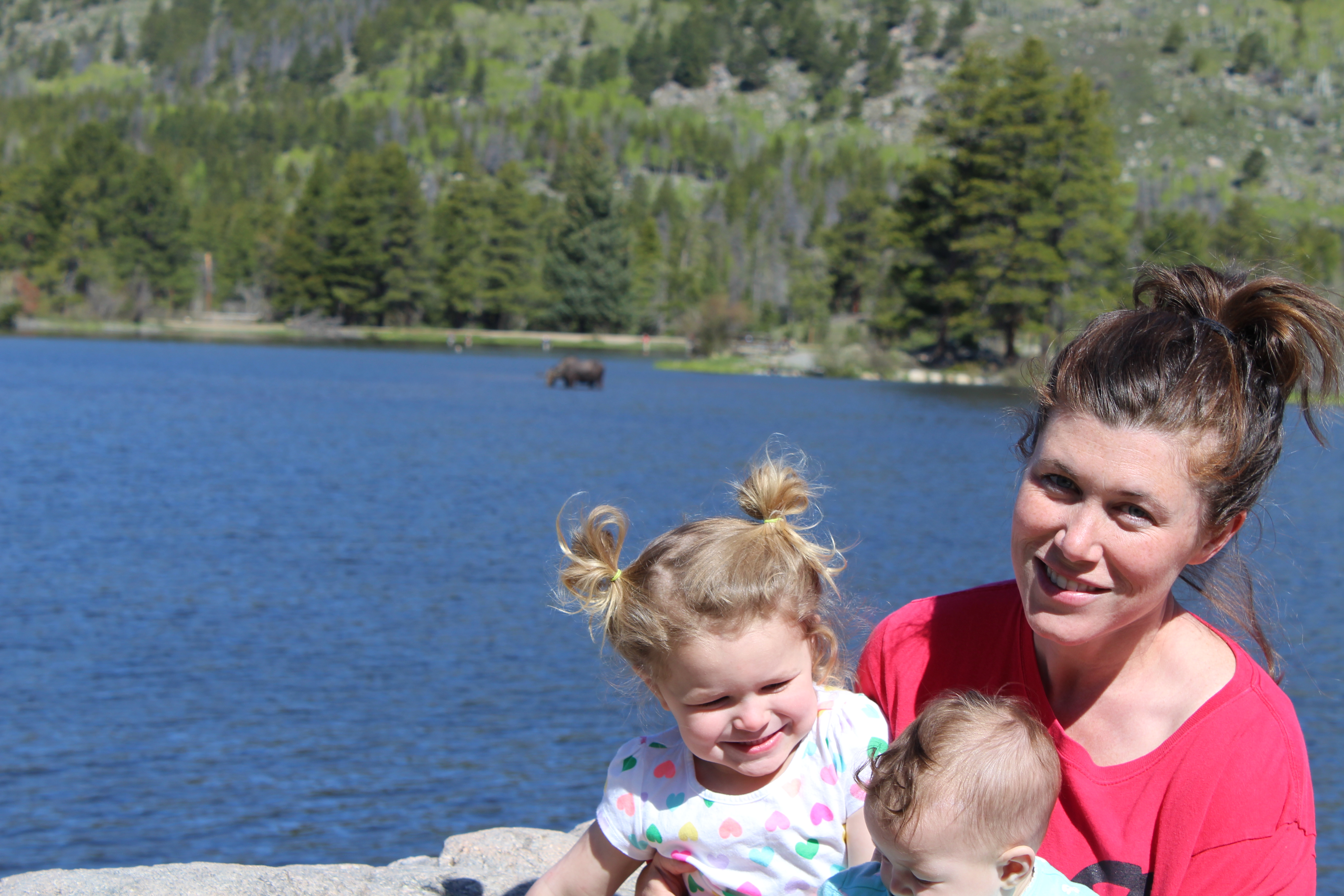 family photos at sprague lake in rocky mountain national park