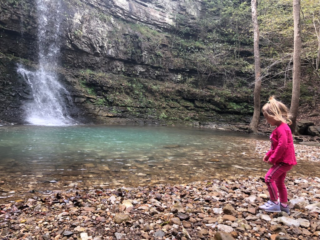 twin falls near ponca and jasper, buffalo river area hike. waterfall hike. short and family friendly hike in arkansas.