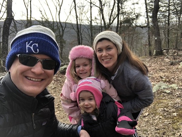 Family hike in Devil's Den State Park